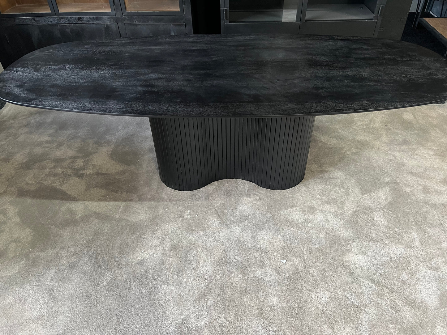 Eettafel ovaal zwart 240cm - mangohout (Showmodel)