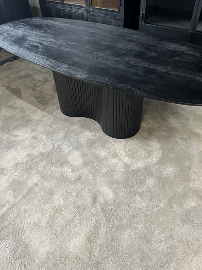 Eettafel ovaal zwart 240cm - mangohout (Showmodel)