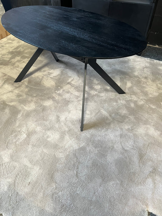 Eettafel ovaal zwart 160cm - Mangohout (Showmodel)