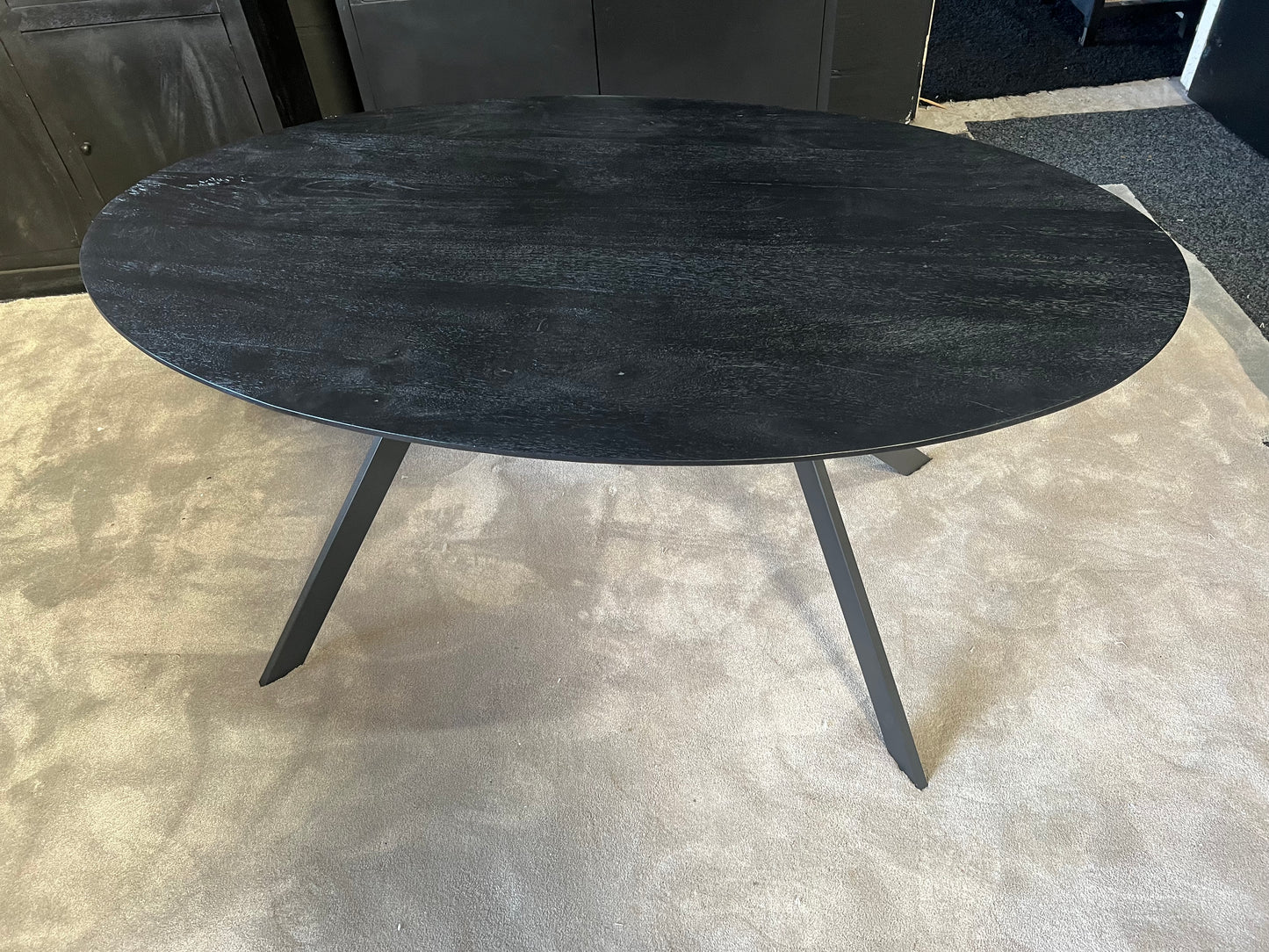 Eettafel ovaal zwart 160cm - Mangohout (Showmodel)