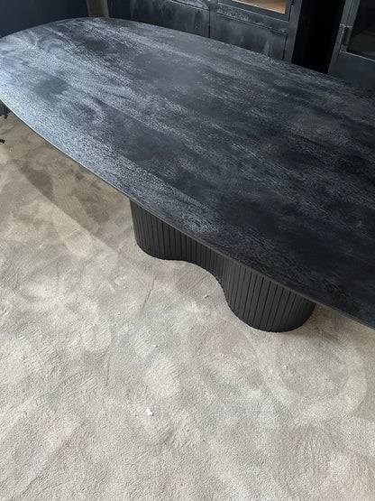 Eettafel ovaal zwart 240cm - mangohout (Showmodel)