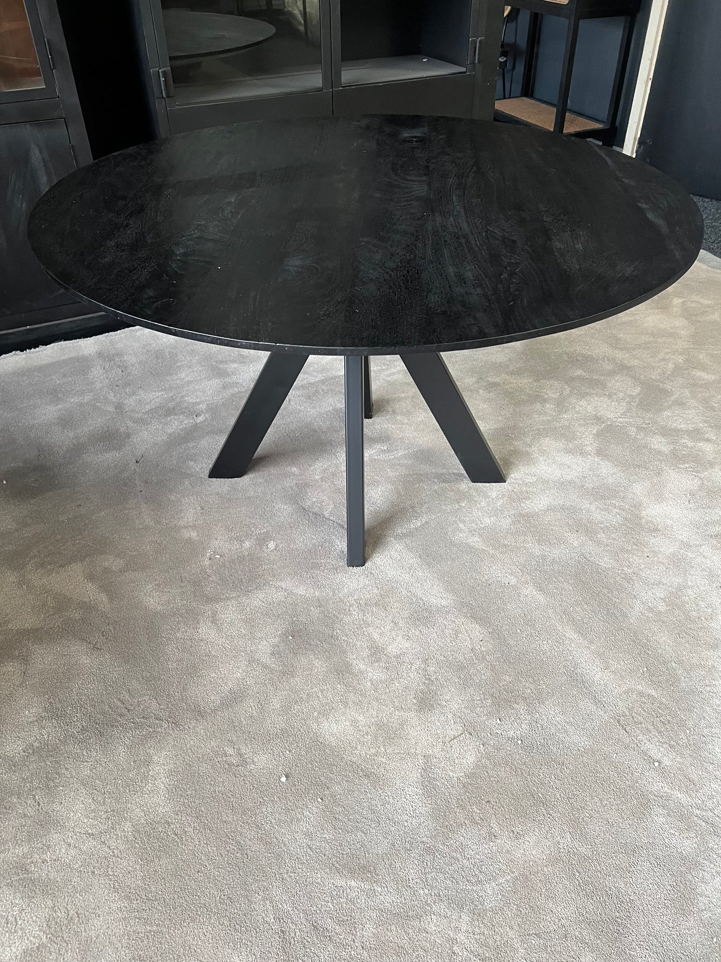 Eettafel rond zwart 130cm - mangohout (Showmodel)
