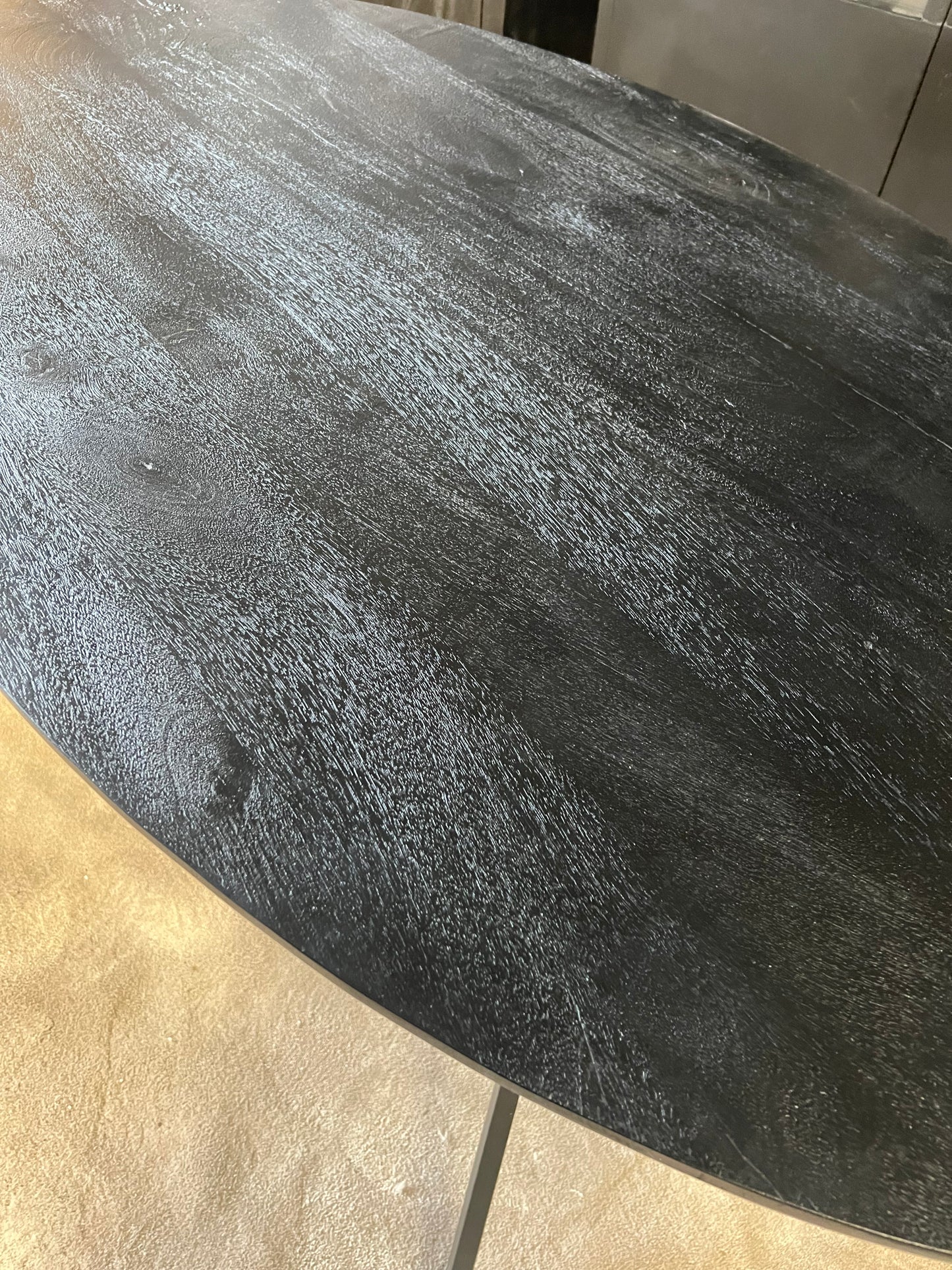 Eettafel ovaal zwart 160cm - Mangohout (Showmodel)